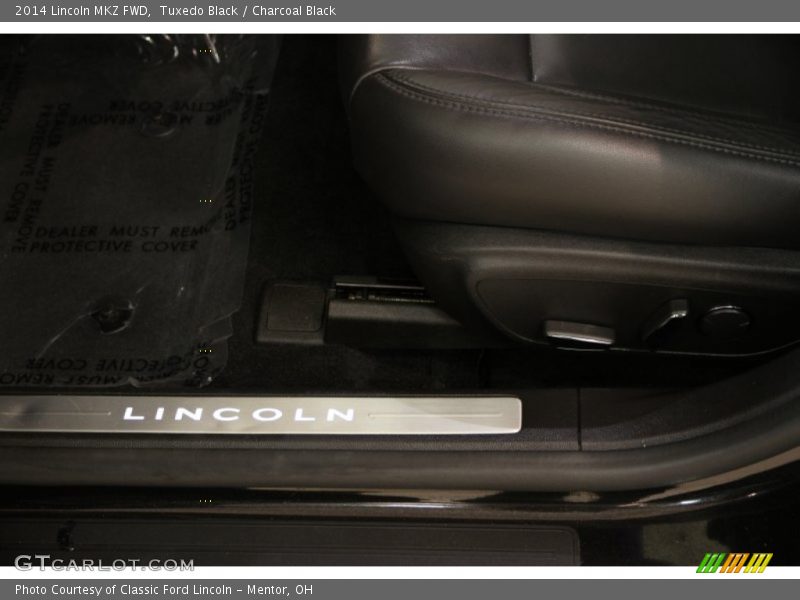 Tuxedo Black / Charcoal Black 2014 Lincoln MKZ FWD
