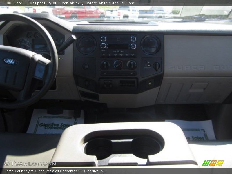 Oxford White / Medium Stone 2009 Ford F250 Super Duty XL SuperCab 4x4