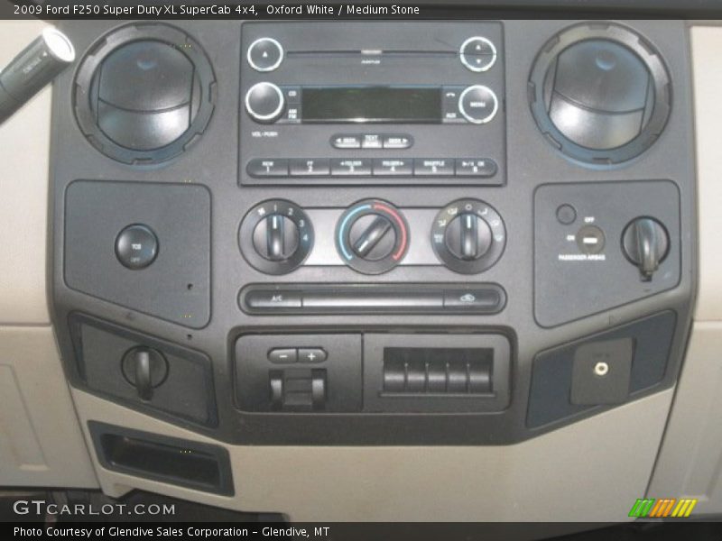Oxford White / Medium Stone 2009 Ford F250 Super Duty XL SuperCab 4x4