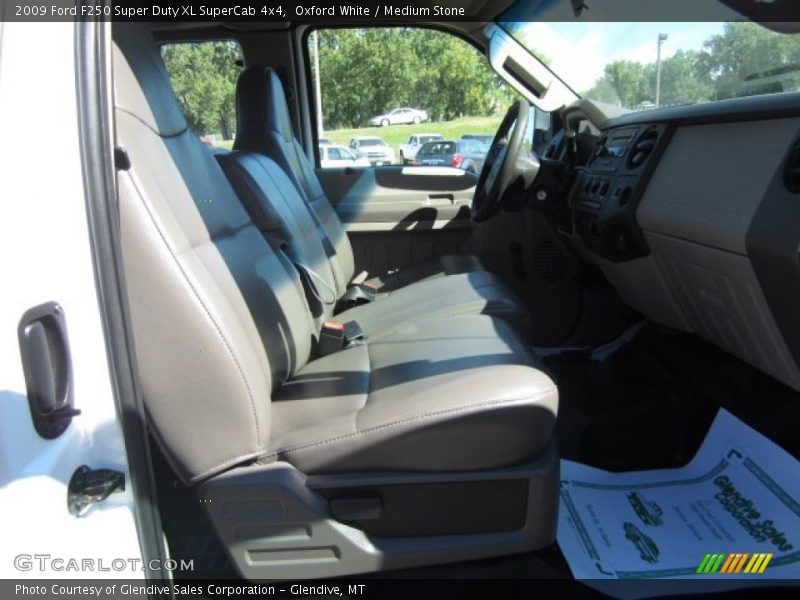 Oxford White / Medium Stone 2009 Ford F250 Super Duty XL SuperCab 4x4