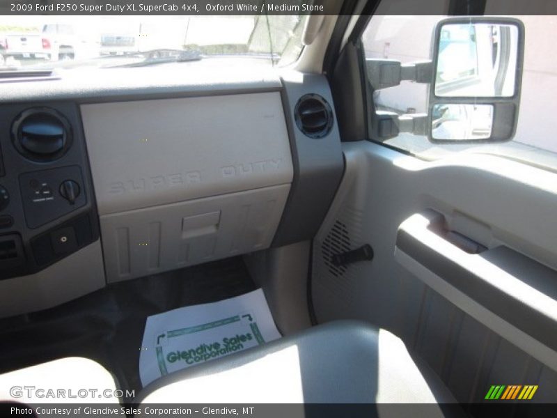 Oxford White / Medium Stone 2009 Ford F250 Super Duty XL SuperCab 4x4