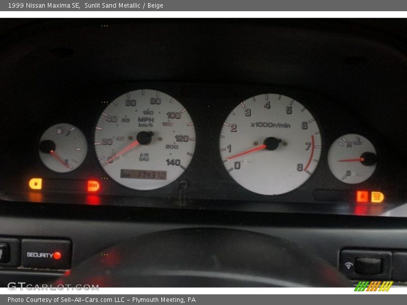Sunlit Sand Metallic / Beige 1999 Nissan Maxima SE