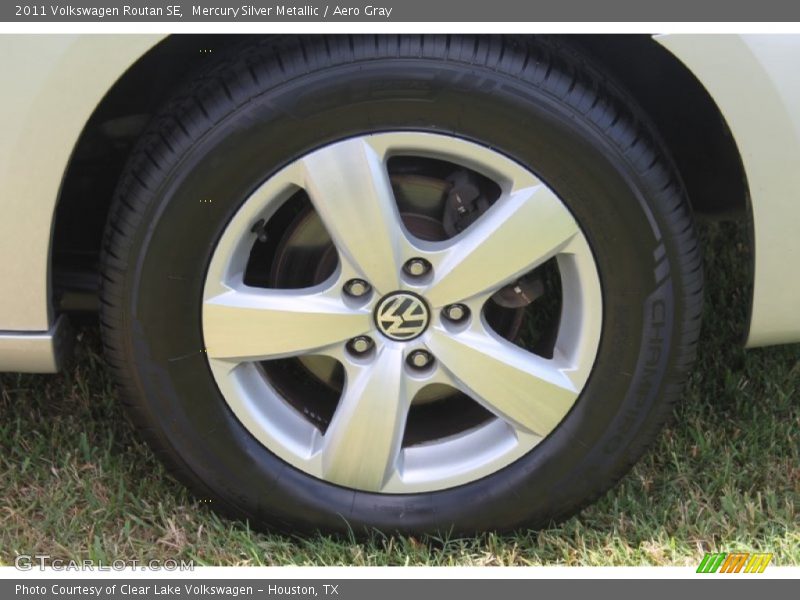 Mercury Silver Metallic / Aero Gray 2011 Volkswagen Routan SE