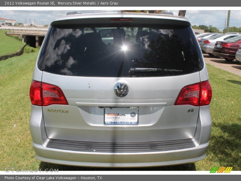 Mercury Silver Metallic / Aero Gray 2011 Volkswagen Routan SE