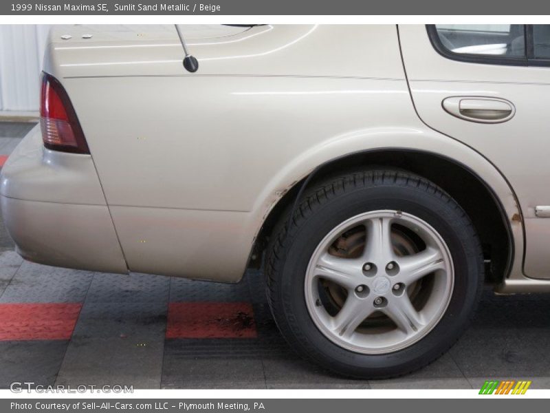 Sunlit Sand Metallic / Beige 1999 Nissan Maxima SE