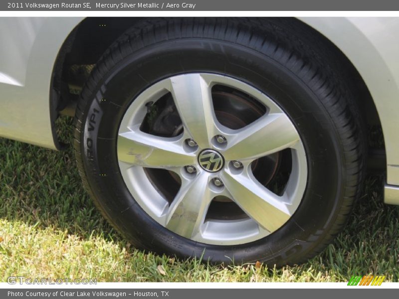 Mercury Silver Metallic / Aero Gray 2011 Volkswagen Routan SE