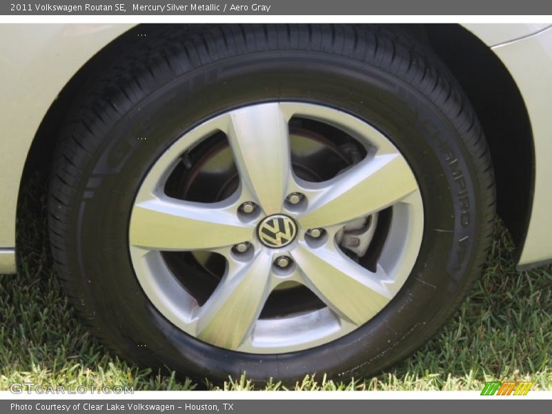 Mercury Silver Metallic / Aero Gray 2011 Volkswagen Routan SE