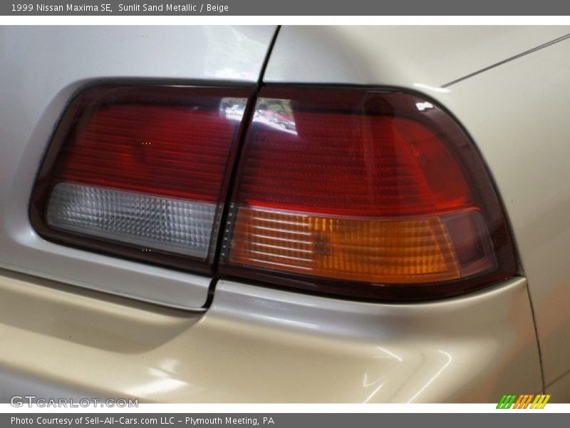 Sunlit Sand Metallic / Beige 1999 Nissan Maxima SE