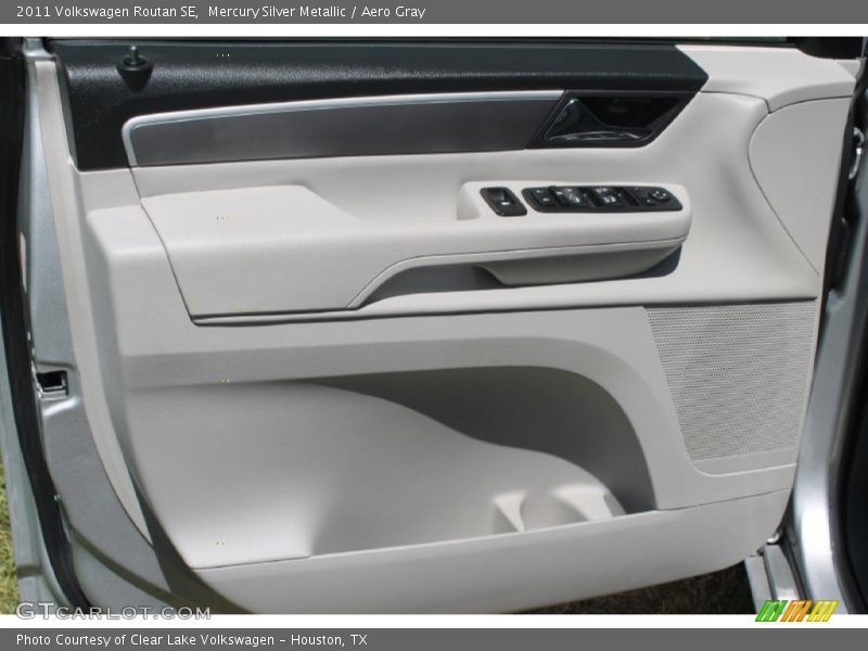 Mercury Silver Metallic / Aero Gray 2011 Volkswagen Routan SE