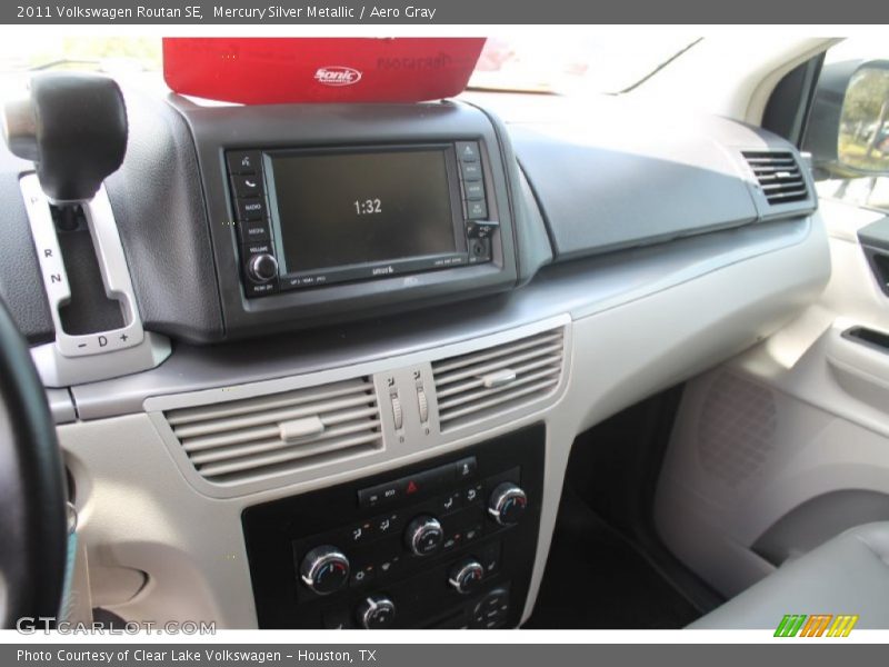 Mercury Silver Metallic / Aero Gray 2011 Volkswagen Routan SE