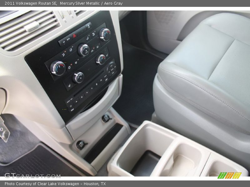 Mercury Silver Metallic / Aero Gray 2011 Volkswagen Routan SE