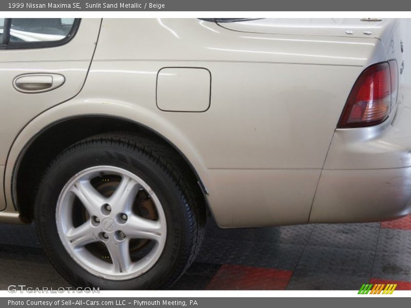 Sunlit Sand Metallic / Beige 1999 Nissan Maxima SE