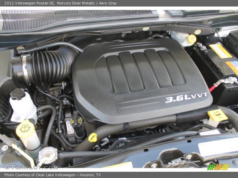 Mercury Silver Metallic / Aero Gray 2011 Volkswagen Routan SE