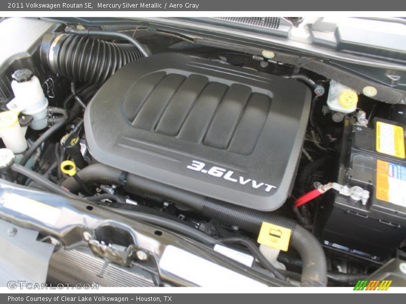 Mercury Silver Metallic / Aero Gray 2011 Volkswagen Routan SE