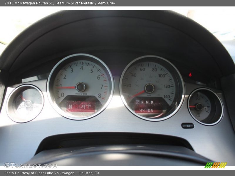 Mercury Silver Metallic / Aero Gray 2011 Volkswagen Routan SE