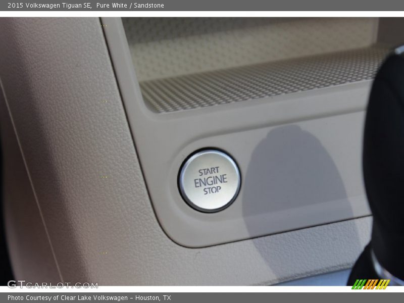 Pure White / Sandstone 2015 Volkswagen Tiguan SE