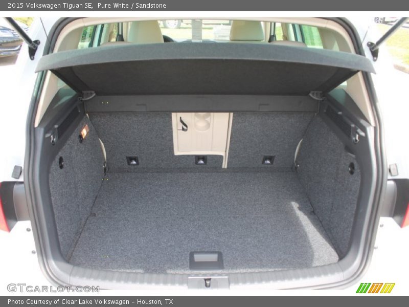 Pure White / Sandstone 2015 Volkswagen Tiguan SE