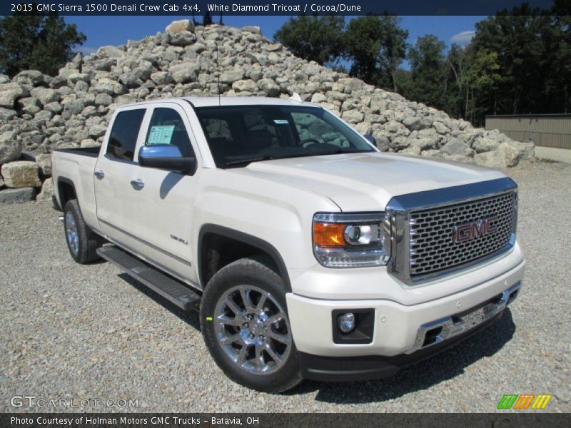 Front 3/4 View of 2015 Sierra 1500 Denali Crew Cab 4x4