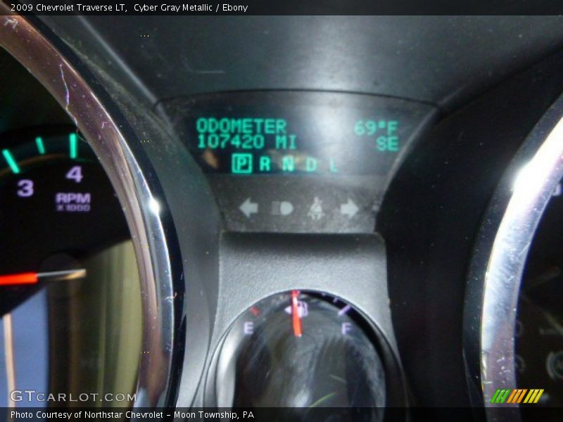 Cyber Gray Metallic / Ebony 2009 Chevrolet Traverse LT