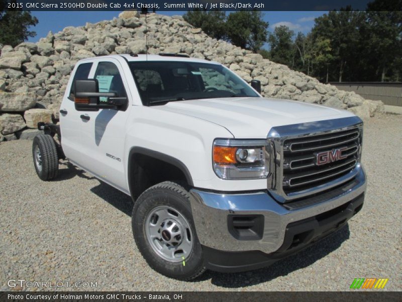 Front 3/4 View of 2015 Sierra 2500HD Double Cab 4x4 Chassis