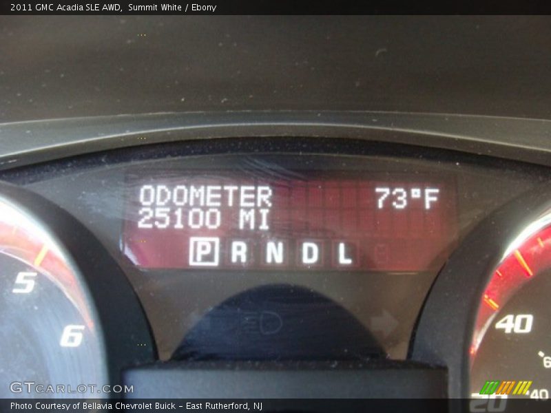 Summit White / Ebony 2011 GMC Acadia SLE AWD