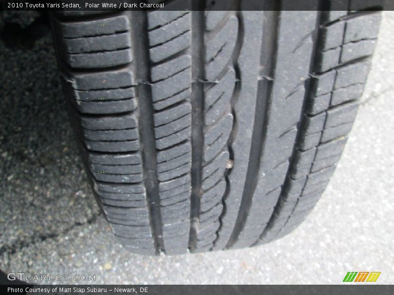 Polar White / Dark Charcoal 2010 Toyota Yaris Sedan