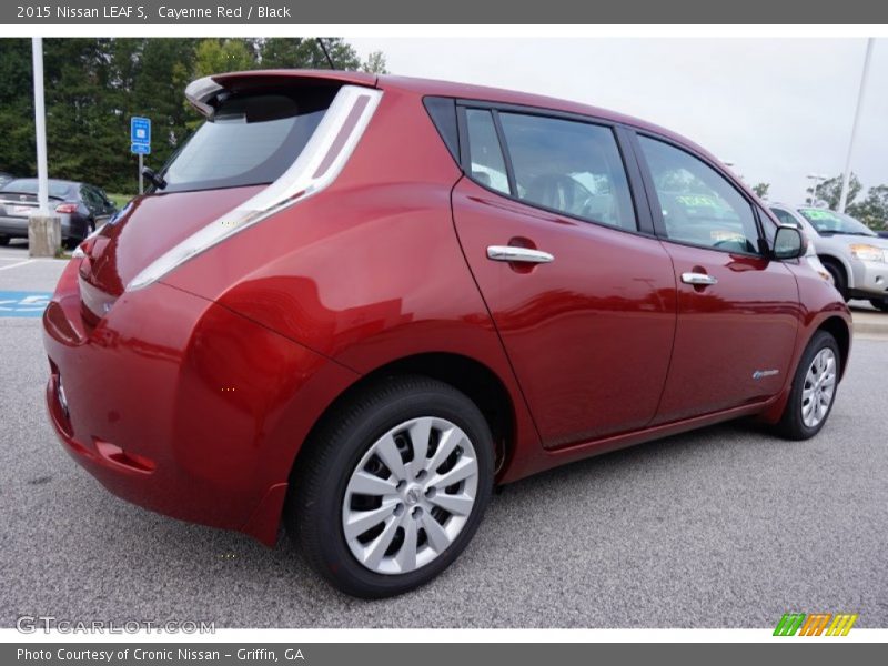 Cayenne Red / Black 2015 Nissan LEAF S