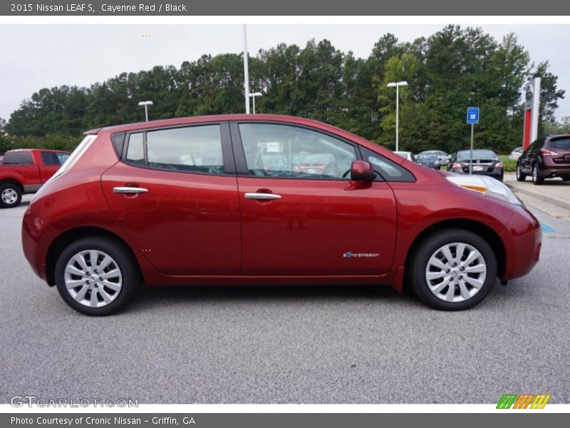 Cayenne Red / Black 2015 Nissan LEAF S
