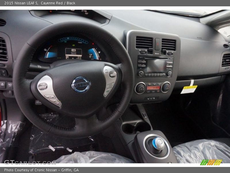 Cayenne Red / Black 2015 Nissan LEAF S