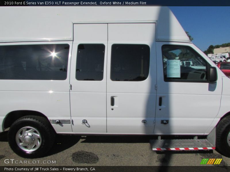 Oxford White / Medium Flint 2010 Ford E Series Van E350 XLT Passenger Extended