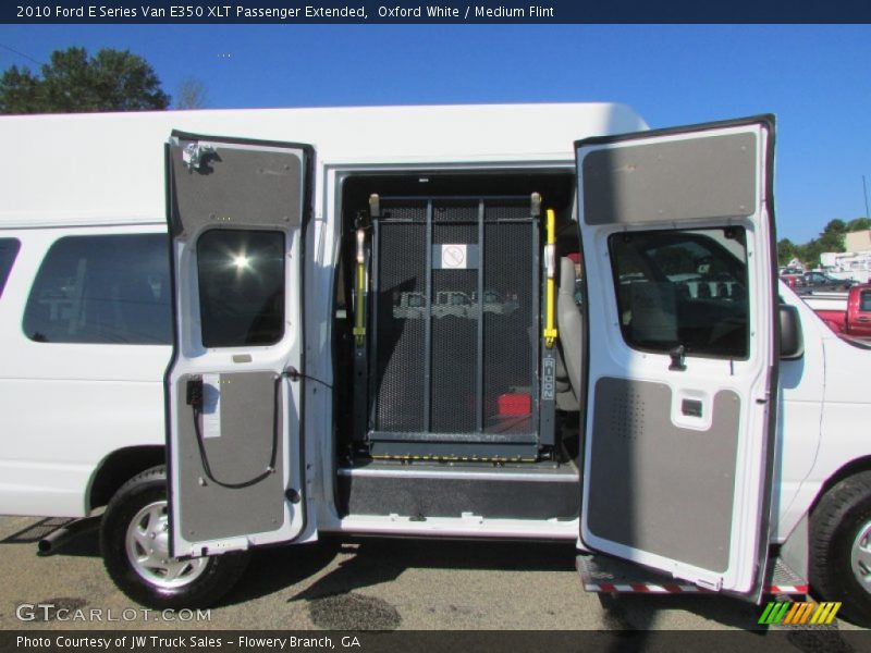 Oxford White / Medium Flint 2010 Ford E Series Van E350 XLT Passenger Extended