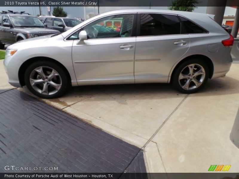 Classic Silver Metallic / Gray 2010 Toyota Venza V6