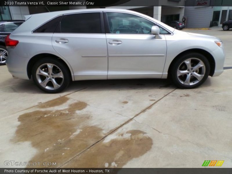 Classic Silver Metallic / Gray 2010 Toyota Venza V6