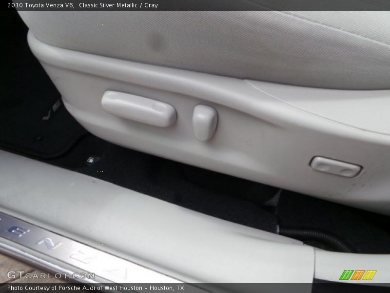 Classic Silver Metallic / Gray 2010 Toyota Venza V6