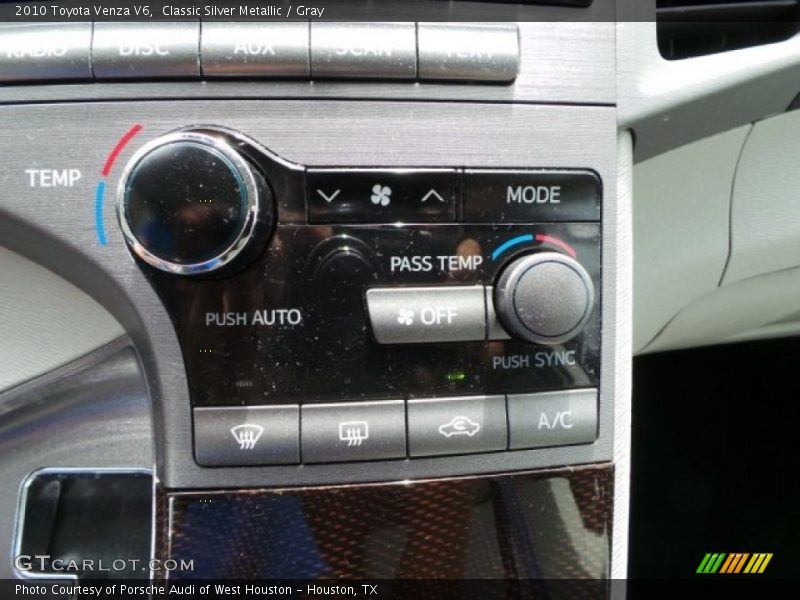 Classic Silver Metallic / Gray 2010 Toyota Venza V6