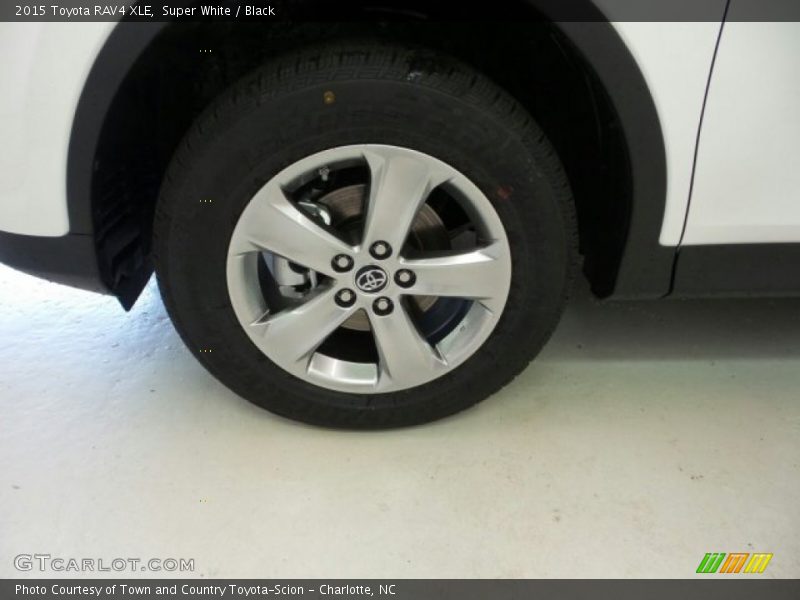 Super White / Black 2015 Toyota RAV4 XLE