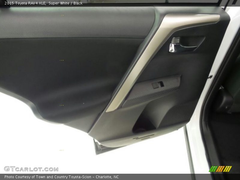 Super White / Black 2015 Toyota RAV4 XLE