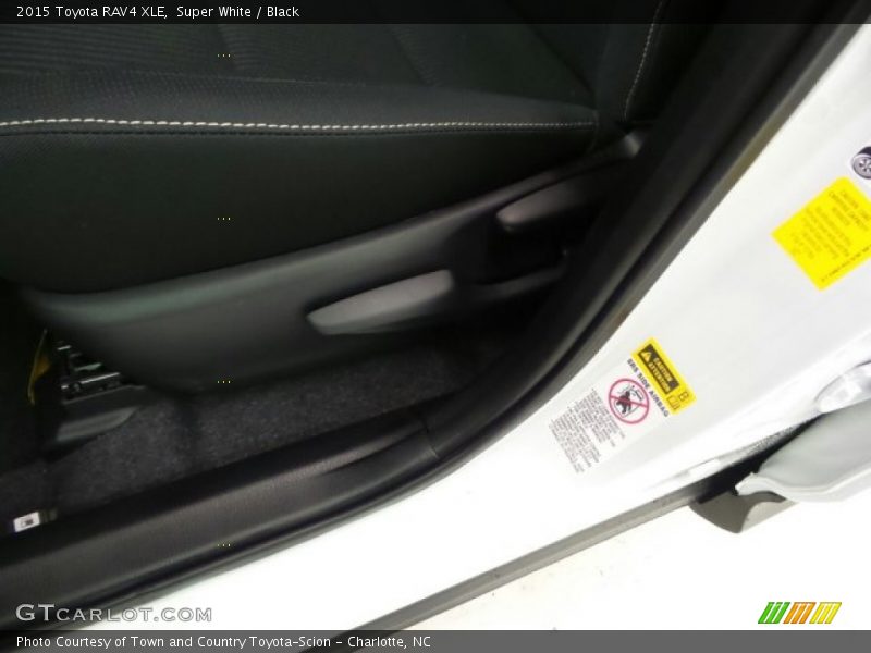 Super White / Black 2015 Toyota RAV4 XLE