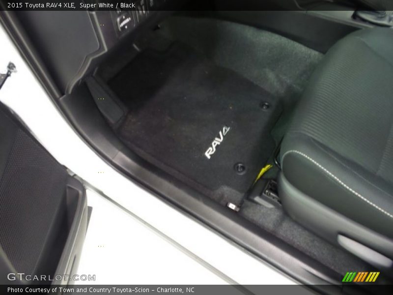 Super White / Black 2015 Toyota RAV4 XLE