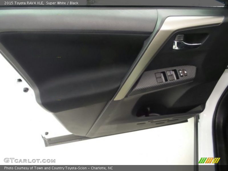 Super White / Black 2015 Toyota RAV4 XLE
