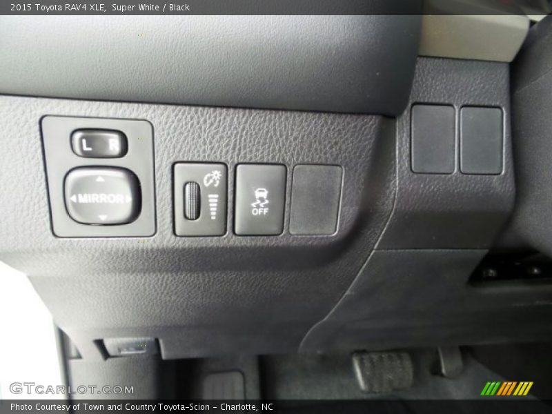 Super White / Black 2015 Toyota RAV4 XLE