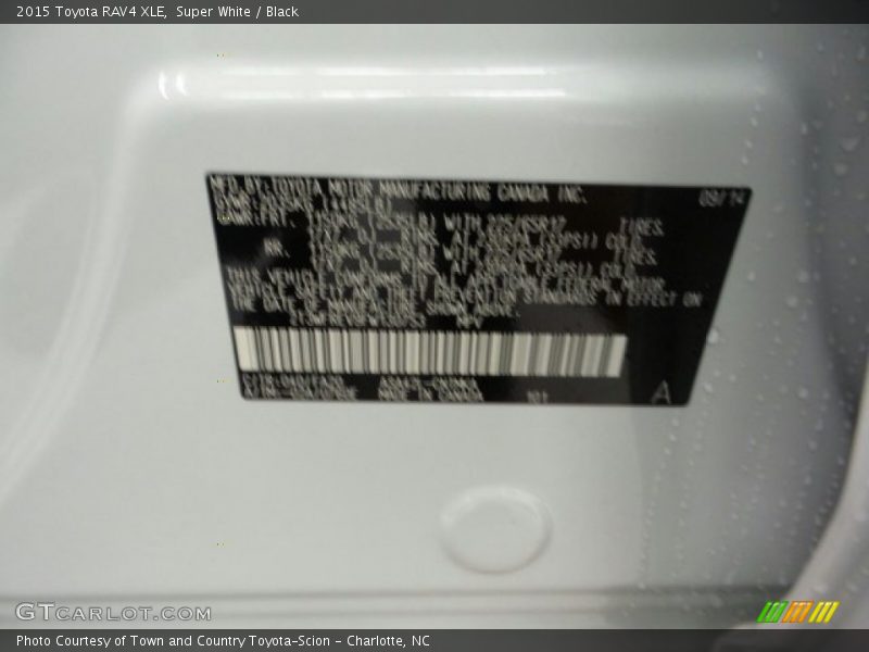 Super White / Black 2015 Toyota RAV4 XLE