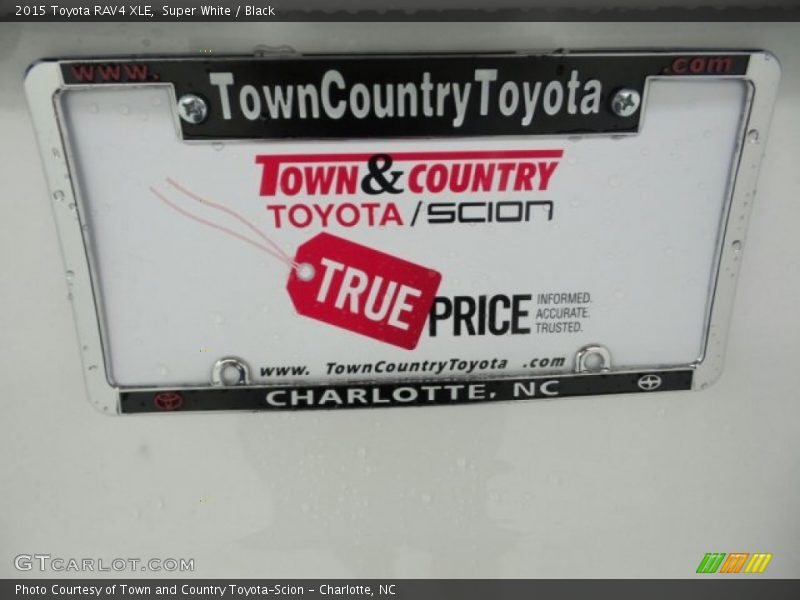 Super White / Black 2015 Toyota RAV4 XLE