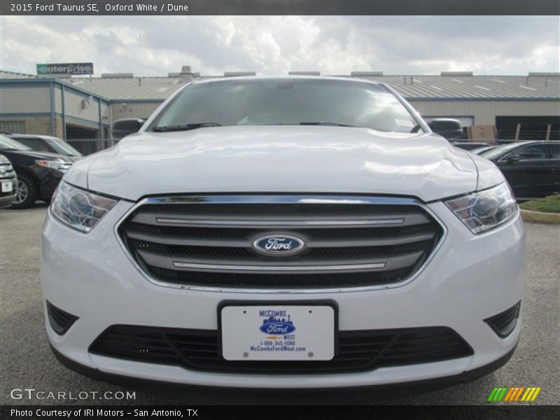 Oxford White / Dune 2015 Ford Taurus SE