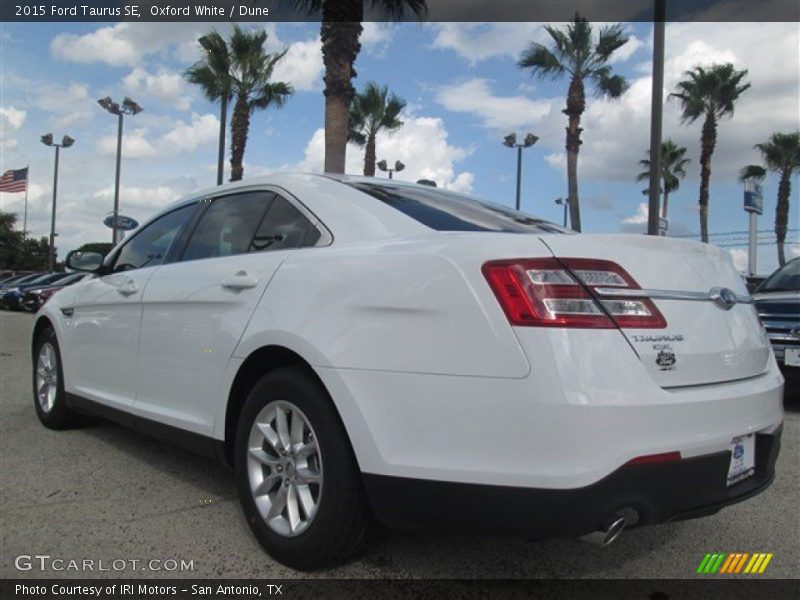 Oxford White / Dune 2015 Ford Taurus SE