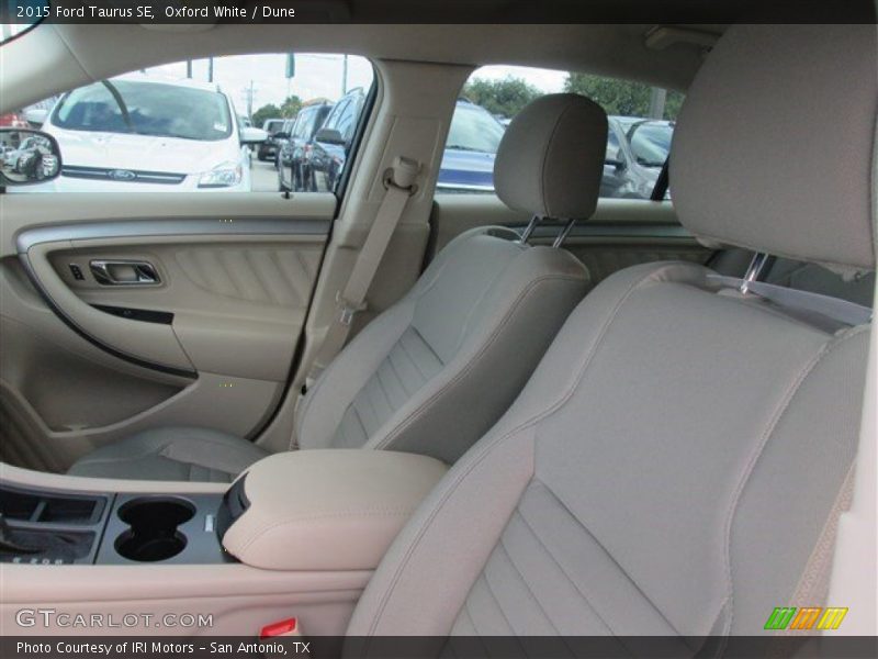 Oxford White / Dune 2015 Ford Taurus SE
