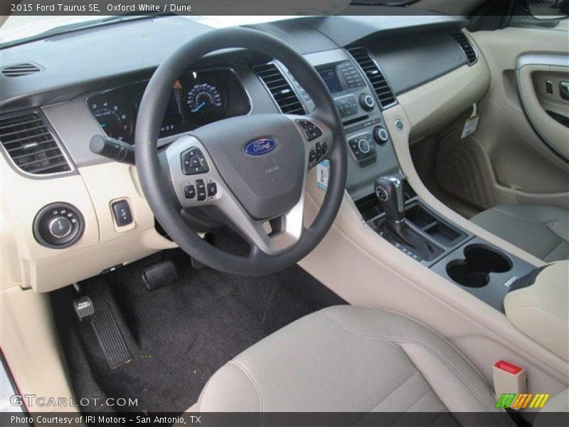 Oxford White / Dune 2015 Ford Taurus SE