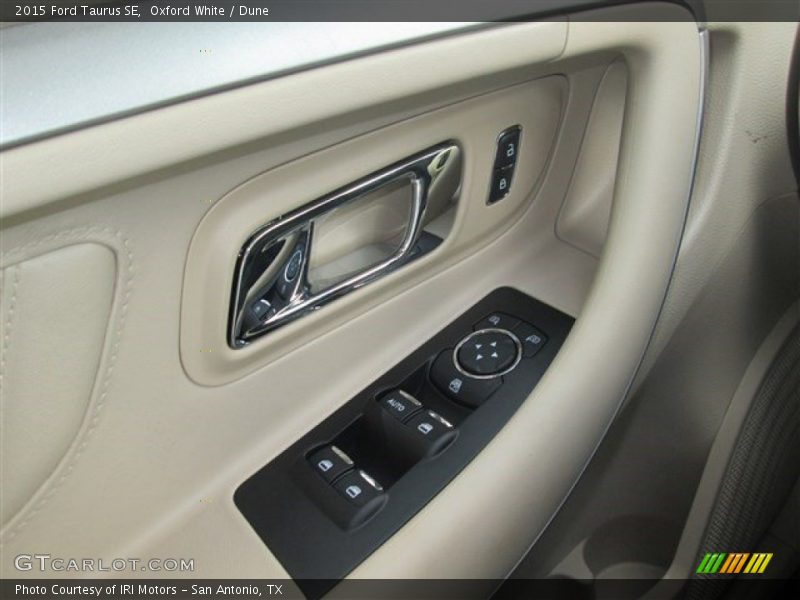 Oxford White / Dune 2015 Ford Taurus SE