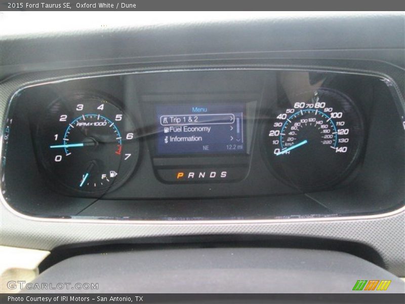 Oxford White / Dune 2015 Ford Taurus SE
