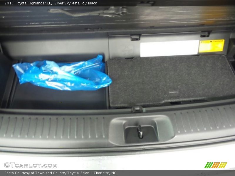 Silver Sky Metallic / Black 2015 Toyota Highlander LE